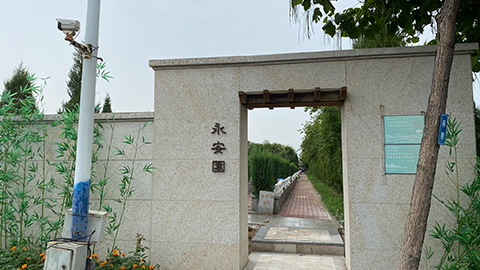 墓园门